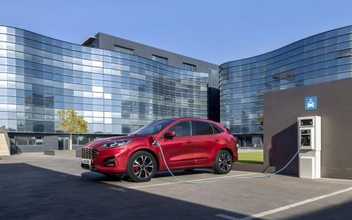 Ford Kuga Plug-in Hybrid – Valencia átáll a hibridekre